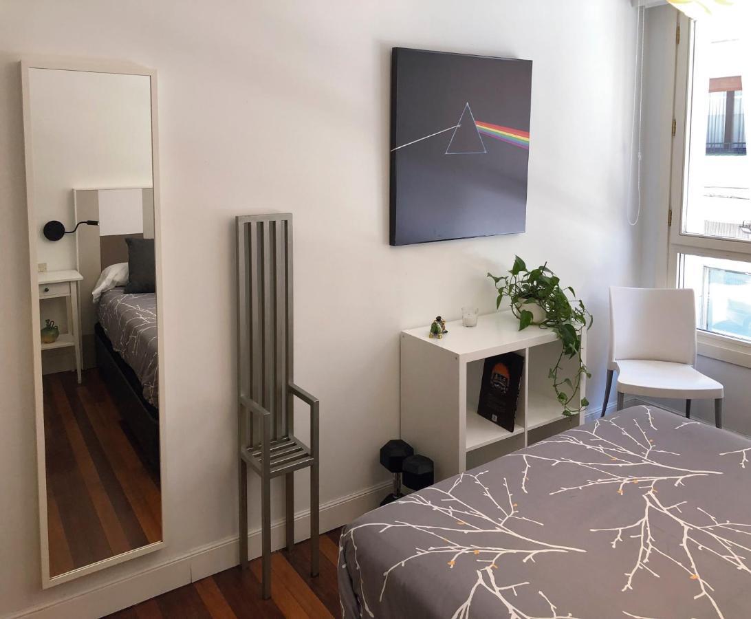 Apartamento Frente Al Guggenheim. Urbanizacion De Lujo En El Centro Bilbao Eksteriør billede