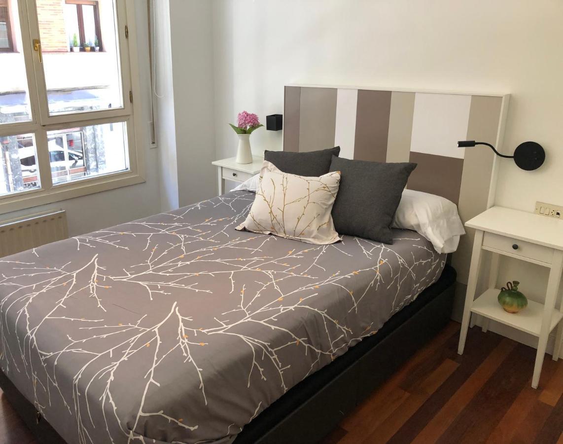 Apartamento Frente Al Guggenheim. Urbanizacion De Lujo En El Centro Bilbao Eksteriør billede
