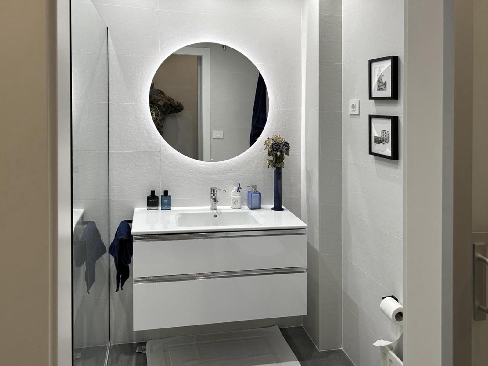 Apartamento Frente Al Guggenheim. Urbanizacion De Lujo En El Centro Bilbao Eksteriør billede